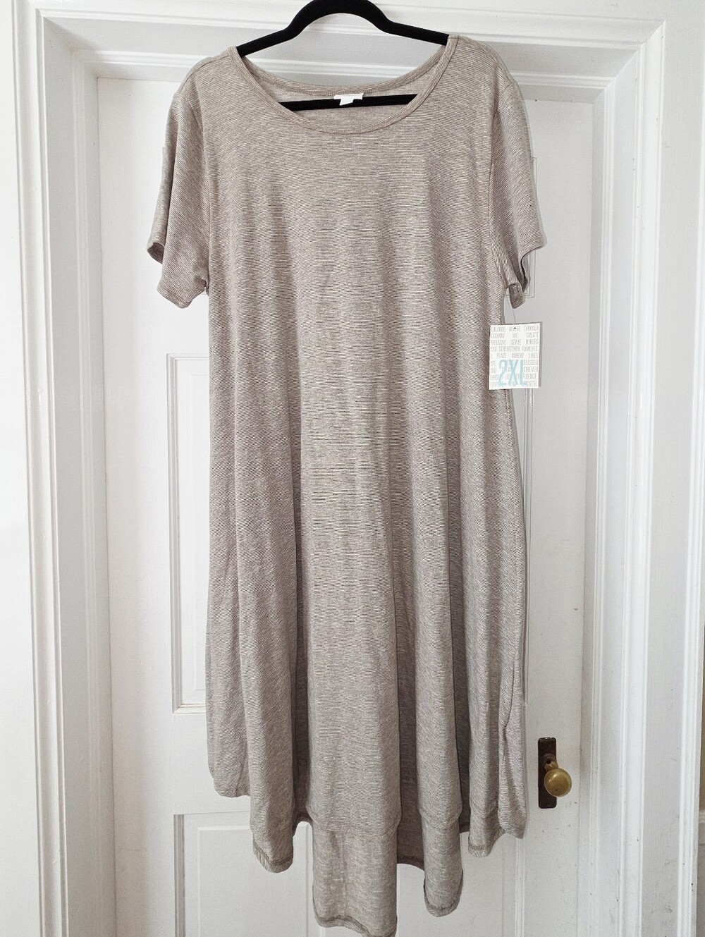 LuLaRoe Carly Dress 2XL Gray Pinstriped Short Sleeve T-Shirt Swing Dress NWT